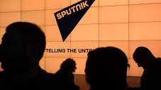 В Кремле осудили публикацию личных данных журналистов Sputnik в Британии